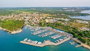 Marina - Brand new and charming apartment Edi Blue with small garden in Funtana (Funtana)