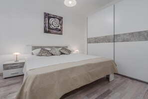 1 chambre, fer et planche Ă repasser, Wi-Fi, draps fournis
