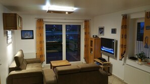 Smart TV, DVD player, books - Holiday house right on the lake (Walchum)