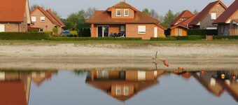 Holiday house right on the lake