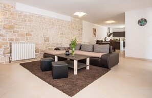 TV, DVD player, stereo - Beautiful villa with swimming pool, grill, WIfi, free WiFi (Brecevici, Grintavica)