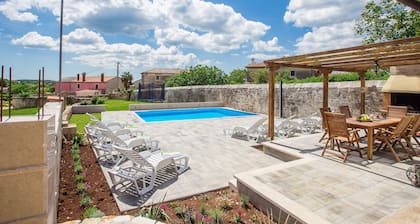 Beautiful villa with swimming pool, grill, WIfi, free WiFi