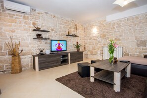 Télévision, lecteur de DVD, chaßne hi-fi