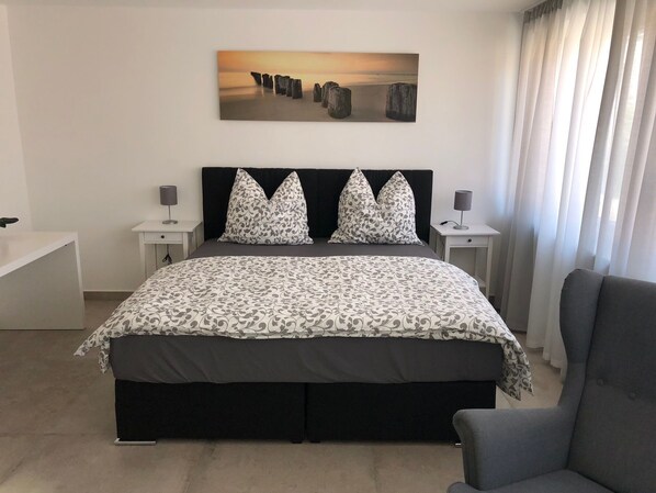 1 bedroom, in-room safe, WiFi, bed sheets