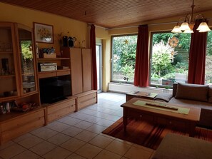 Smart TV, DVD player, books, stereo