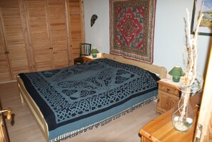 1 bedroom, in-room safe, iron/ironing board, travel crib - Your holiday home in the countryside **** (Diez)