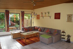 Smart TV, DVD player, books, stereo