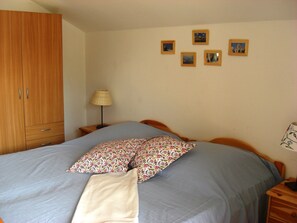 3 室のベッドルーム、WiFi、ベッドシーツ