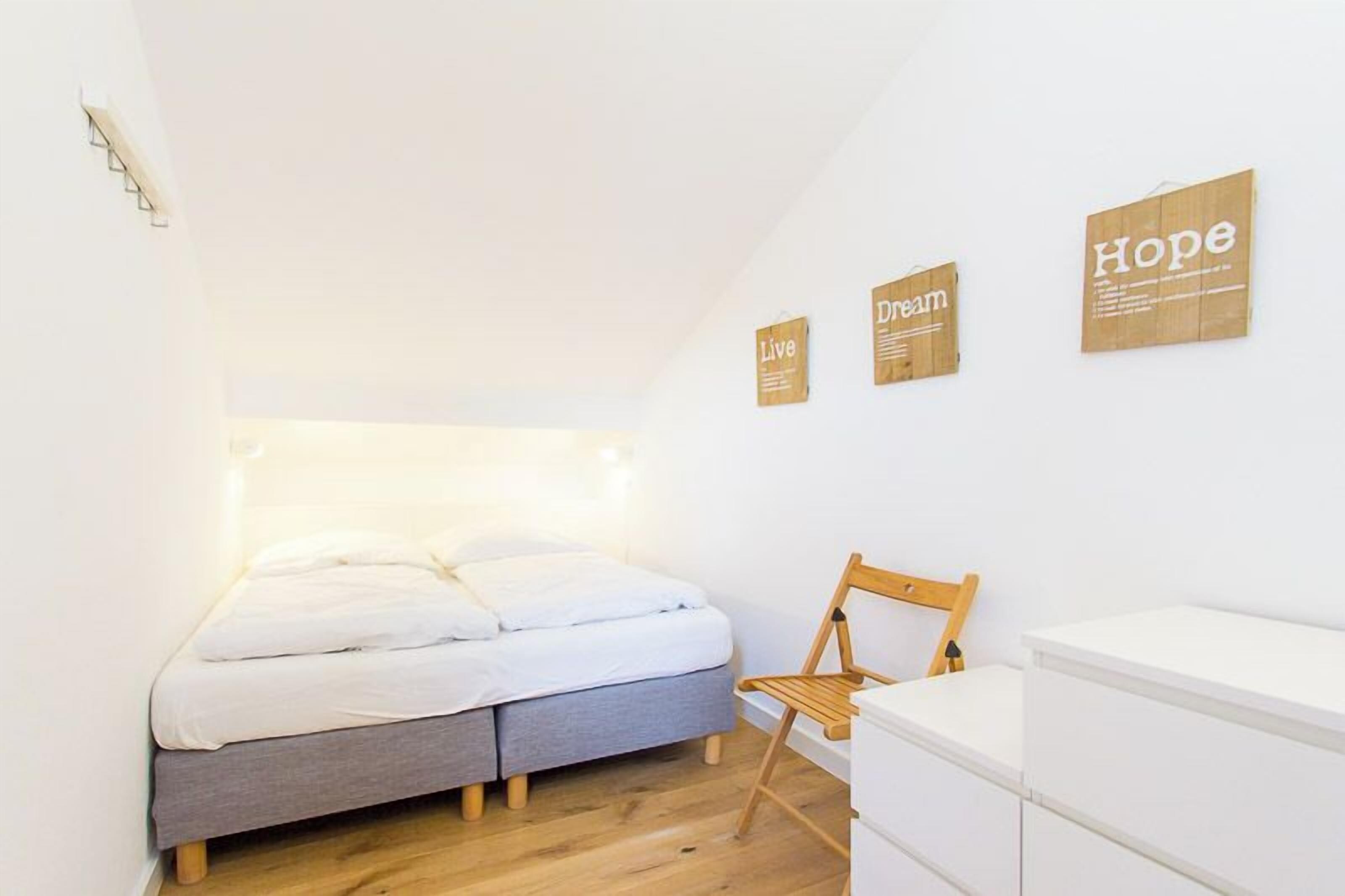 2 bedrooms, WiFi, bed sheets