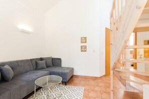 TV, DVD player, video library, stereo - Strandhus - type of sea, maritime semi-detached house, 2 - 5 pers. (Warnemünde)