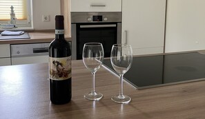 KĂŒhlschrank, Mikrowelle, Ofen, Herdplatte