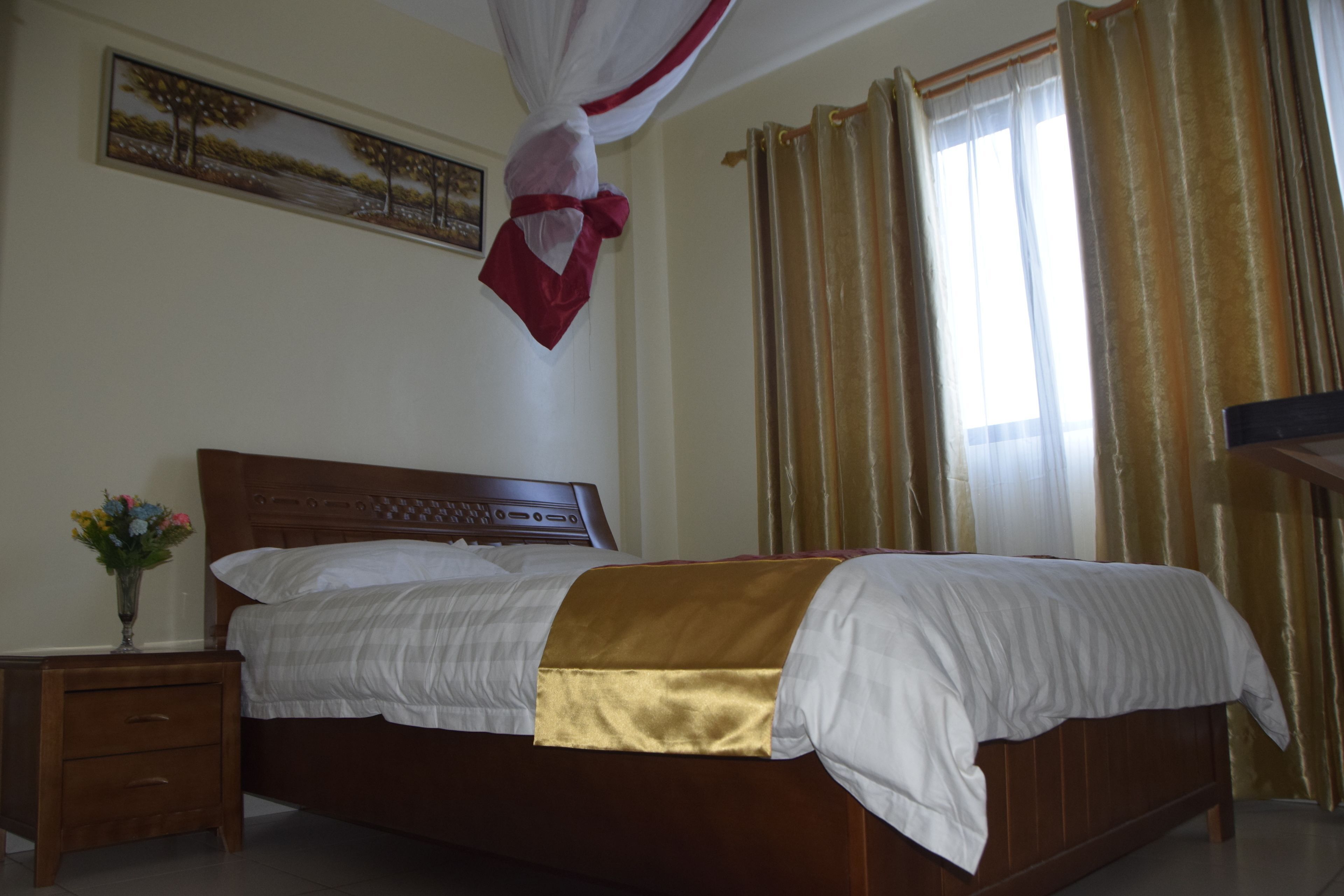 In-room safe, desk, iron/ironing board, cribs/infant beds