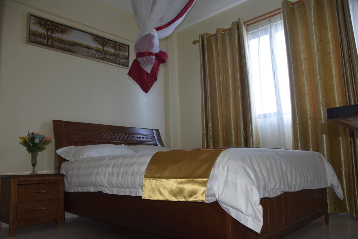 In-room safe, desk, iron/ironing board, cribs/infant beds