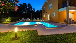 Outdoor pool - Beautiful pool Villa, 2.5 km from the sea, 920 m2 private surroundings, (Labin)