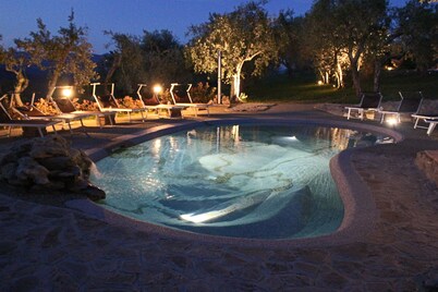 Encantadora casa familiar en la Toscana. Construcción para 2 personas, piscina, wifi, jardín.