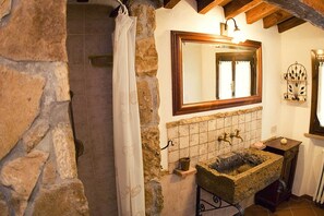 Dusche, Haartrockner, Bidet, Handtücher