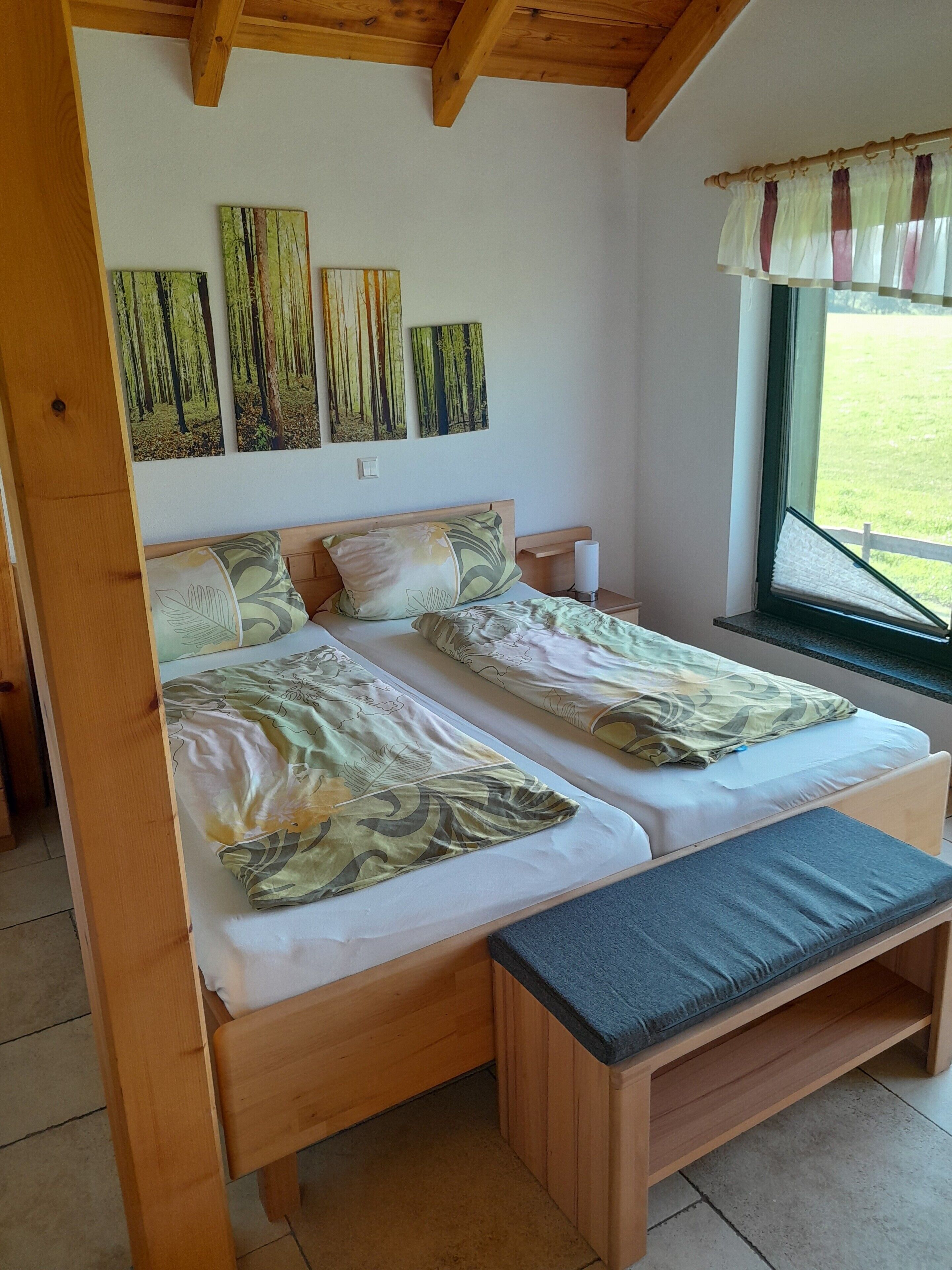 2 quartos, berço de viagem, Wi-Fi de cortesia, roupa de cama