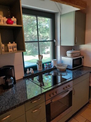 Refrigerador, microondas, horno, placa de cocina