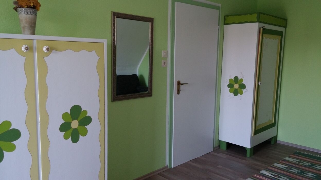 Vacation apartment and room