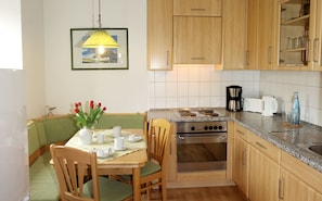 Kühlschrank, Mikrowelle, Ofen, Geschirrspüler