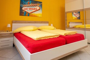 2 slaapkamers, een bureau, een strijkplank/strijkijzer, gratis wifi