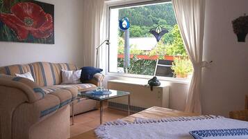 Fernseher, Bücher, Stereoanlage