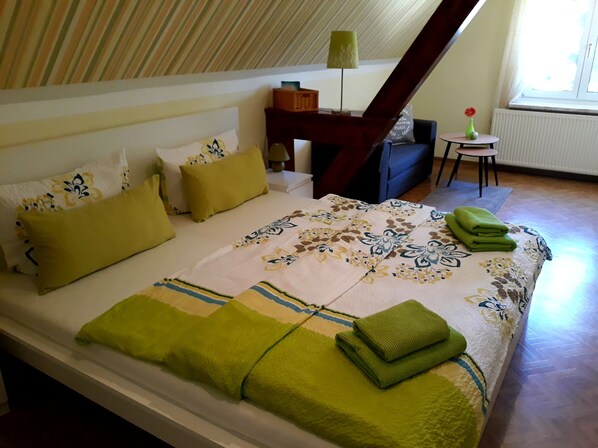 2 bedrooms, iron/ironing board, WiFi, bed sheets