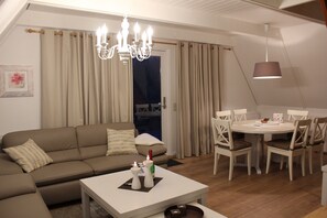 TV, video games, DVD player, books - Pitched roof holiday home in the nature park on the Twistesee in an absolute forest location (Bad Arolsen)