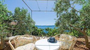 Outdoor dining - Apartment in Murvica with Seaview, Terrace, Air condition, WIFI (146-3) (Murvica)
