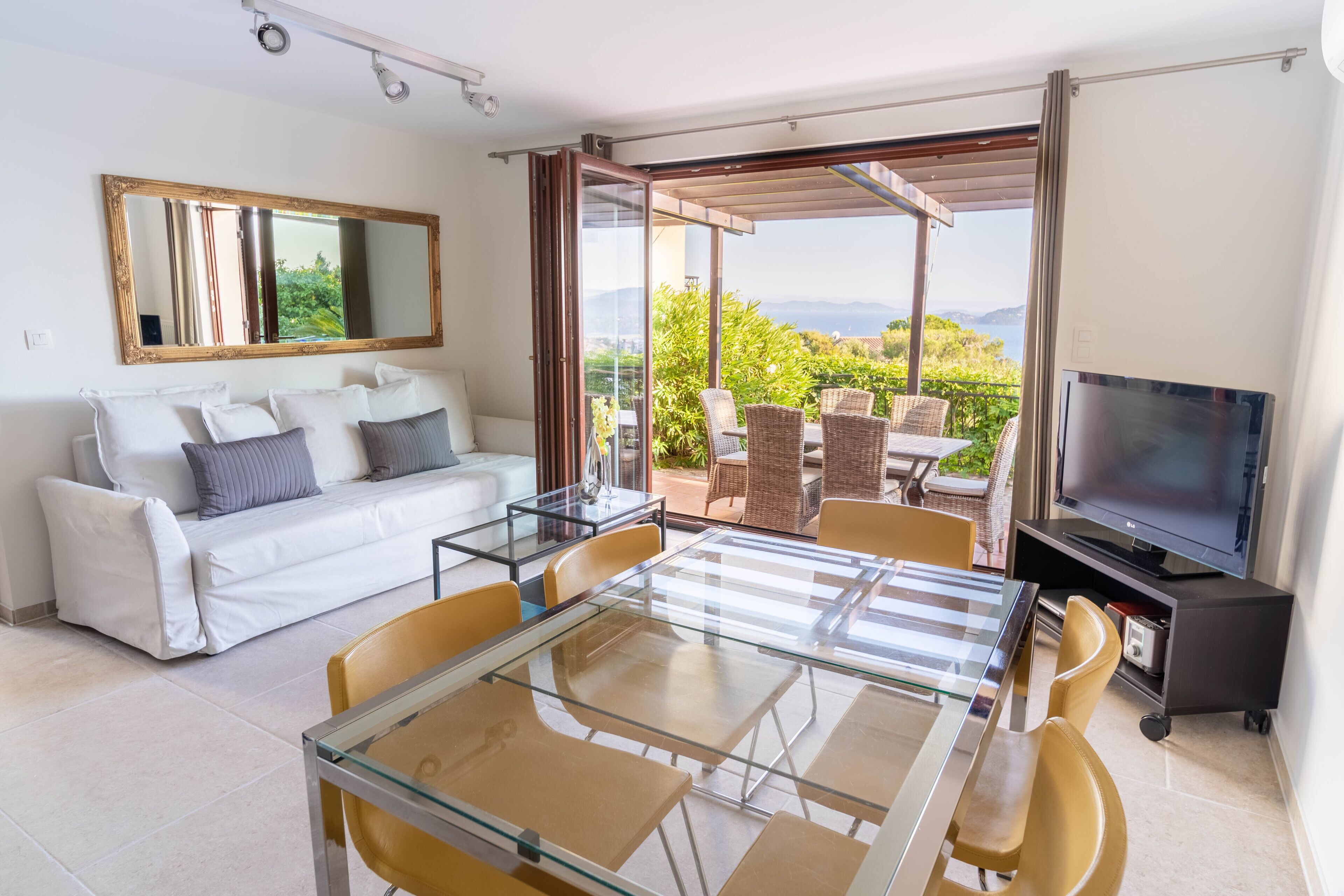 Villa with pool and sea view, le Lavandou