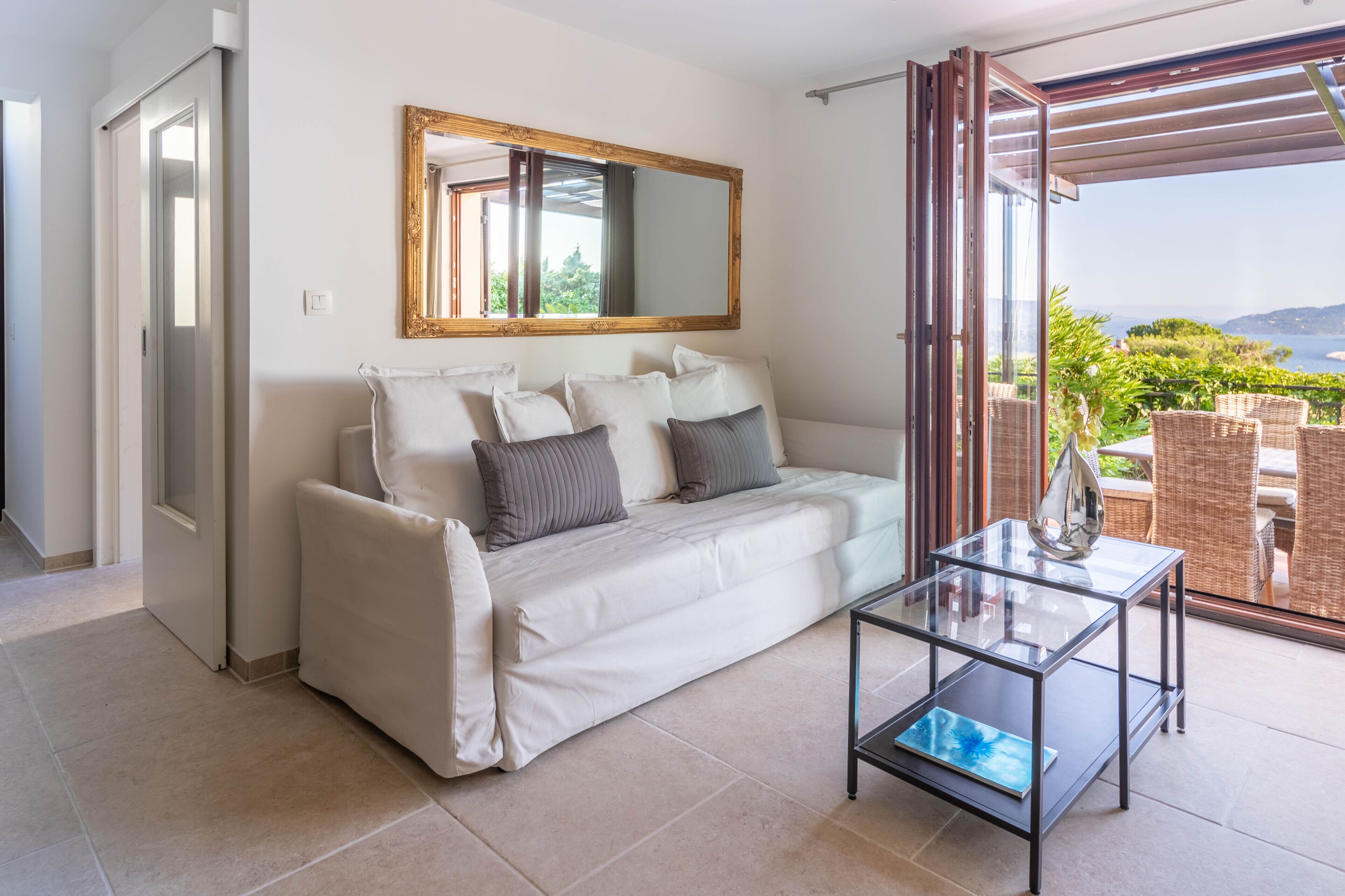 Villa with pool and sea view, le Lavandou