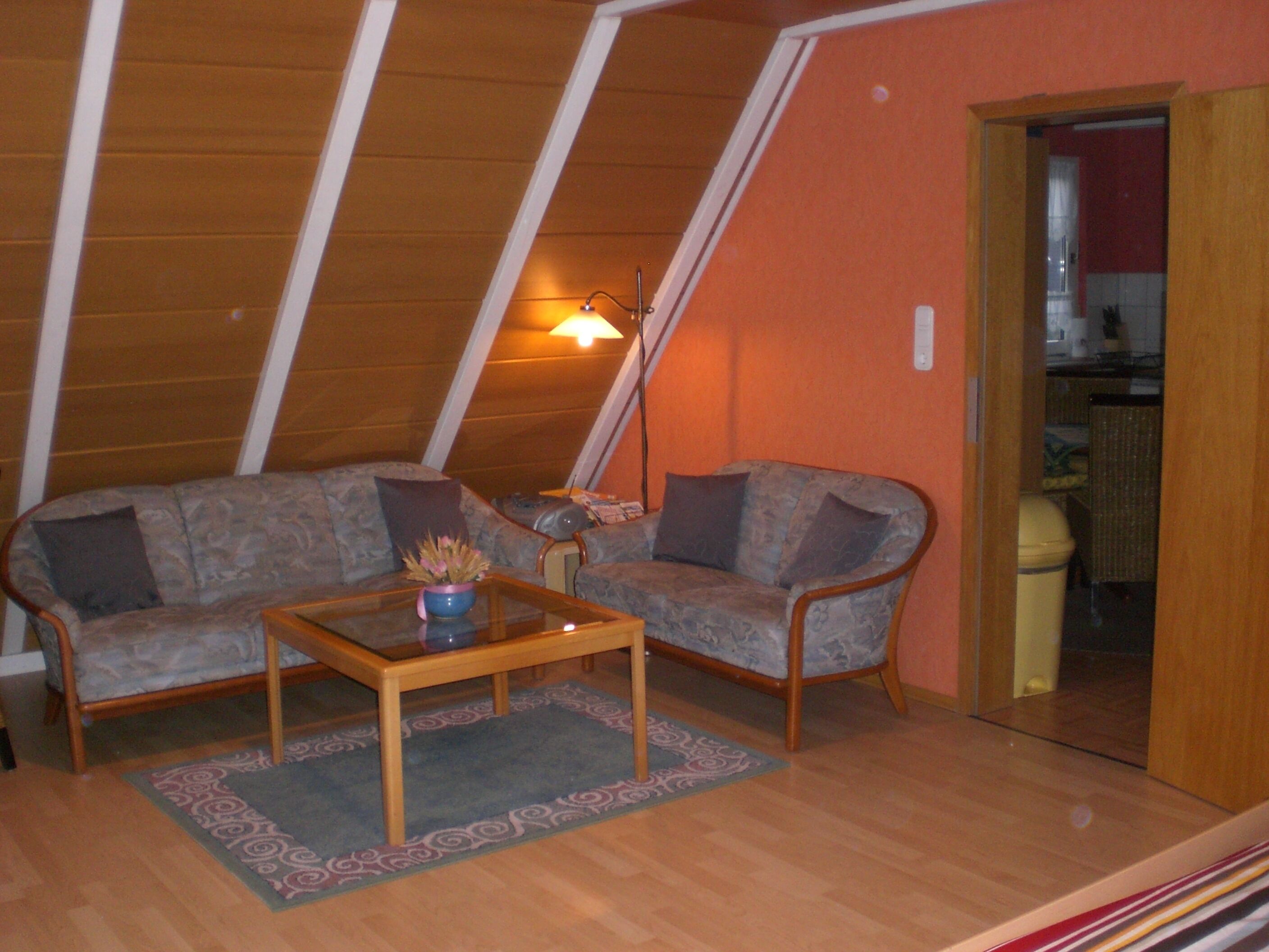 Comfortable, centrally located and quiet apartment on the upper floor, about 20 km from the North Sea.