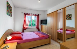 2 bedrooms, free WiFi, bed sheets - Amazing apartment in Supetar with WiFi (Supetar)
