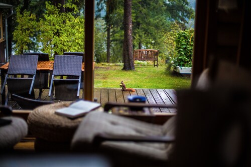 Blockhaus am See mit Kamin, Garten, Terrasse,,  und viel Natur