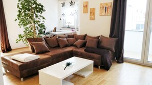Smart-tv, tv-spel, böcker och kontor