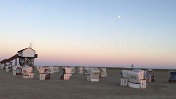 In Strandnähe, Liegestühle