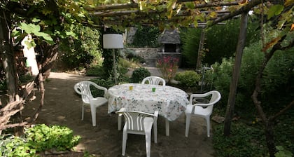Casa tranquila en la montaña, céntrica, ideal para viajes.