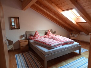 1 chambre, fer et planche à repasser, Wi-Fi gratuit, draps fournis