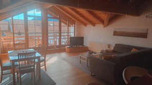 Télévision, lecteur de DVD, chaîne hi-fi