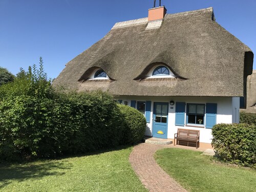Cozy cane roof house near the Bodden, practically furnished, sauna, max.7pers