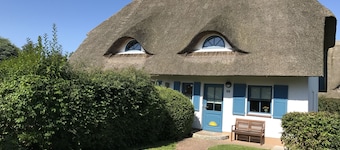 Cozy cane roof house near the Bodden, practically furnished, sauna, max.7pers
