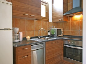 Refrigerador, microondas, horno, placa de cocina