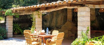 Rural tranquillity at the foot of the Tramuntana, pool with panoramic views