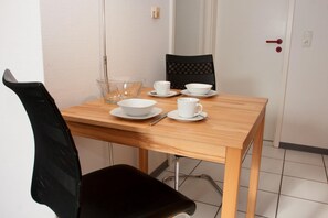 Dining - Your little break at the North Sea: modern furnished apartment with living area (Carolinensiel)