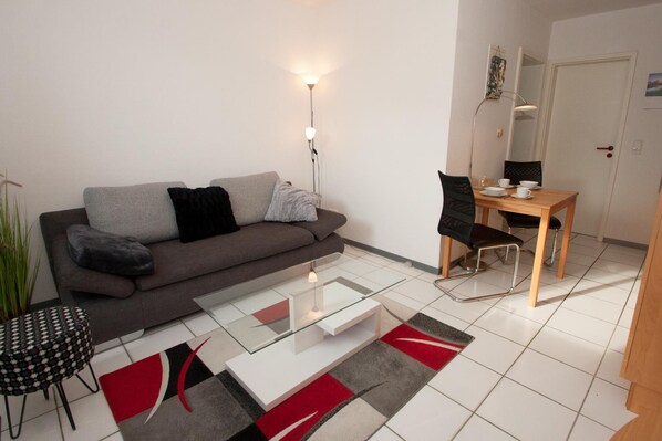 TV - Your little break at the North Sea: modern furnished apartment with living area (Carolinensiel)