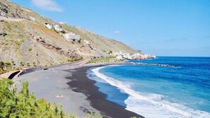 Rannalla, rantapyyhkeitä