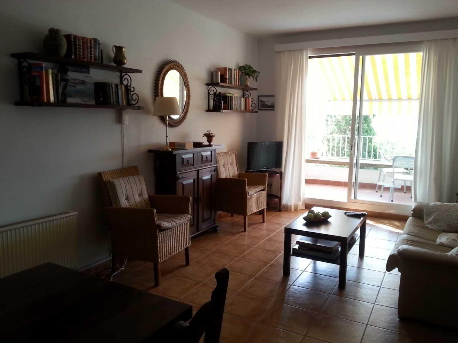 Apartment in seafront location with pool and garden with lawn,
