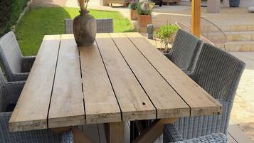Outdoor dining