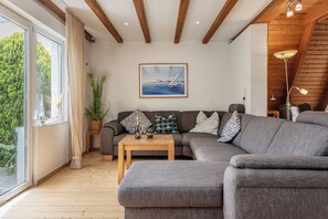 Fernseher, DVD-Player, Stereoanlage