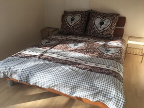 1 غرفة نوم ومكواة/لوح كي وواي فاي وملاءات أسرّة